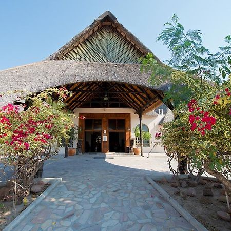 Oshakati Country Hotell Exteriör bild
