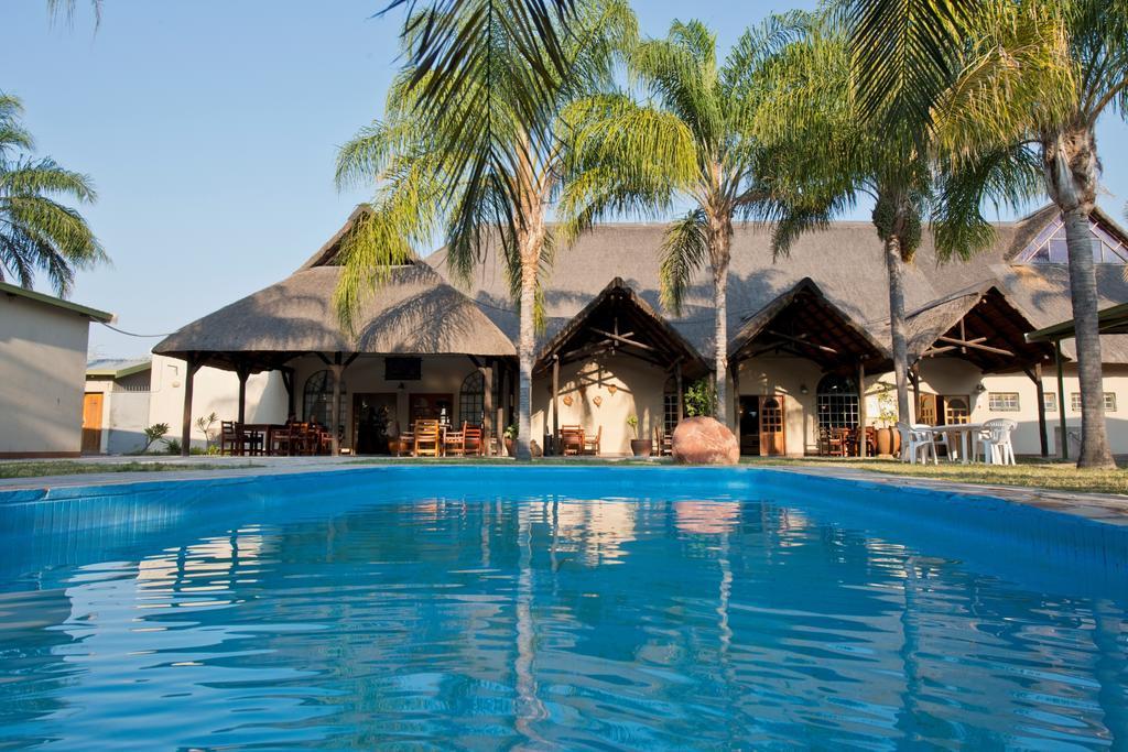 Oshakati Country Hotell Exteriör bild
