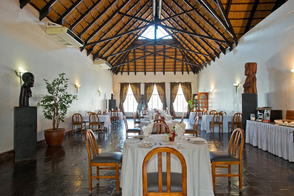 Oshakati Country Hotell Exteriör bild