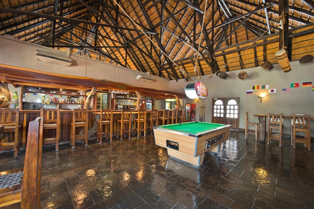 Oshakati Country Hotell Exteriör bild
