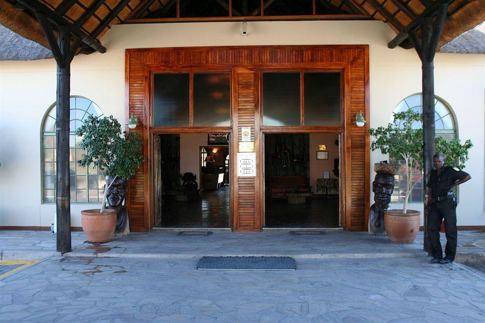 Oshakati Country Hotell Exteriör bild