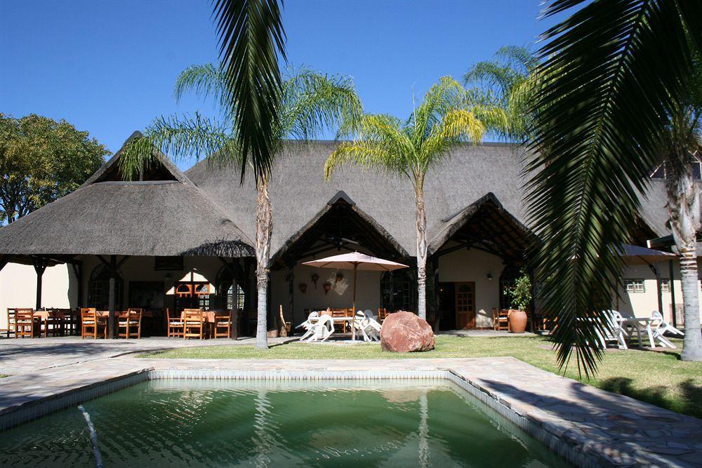 Oshakati Country Hotell Exteriör bild