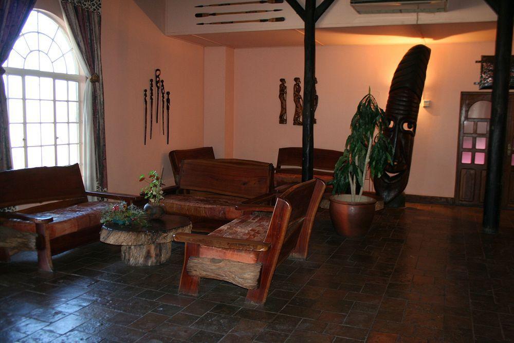 Oshakati Country Hotell Exteriör bild