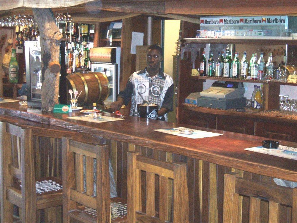 Oshakati Country Hotell Exteriör bild